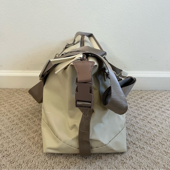 ✔️ New✔️ NIKE SUPER RARE Asia Exclusive Waterproof Bag - Picture 6 of 14